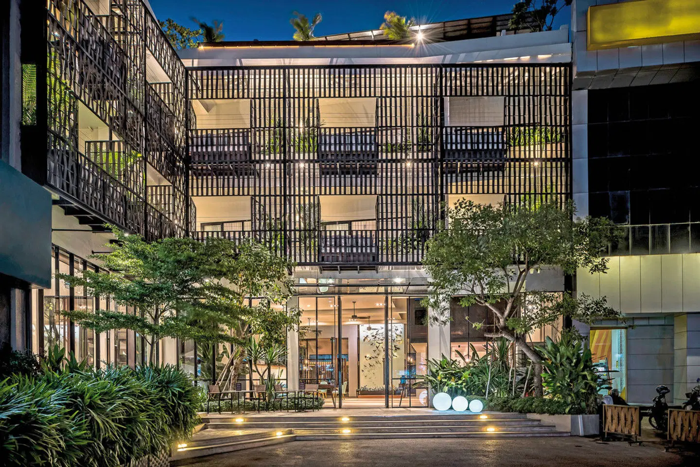 The Aviary Hotel EXTERIOR