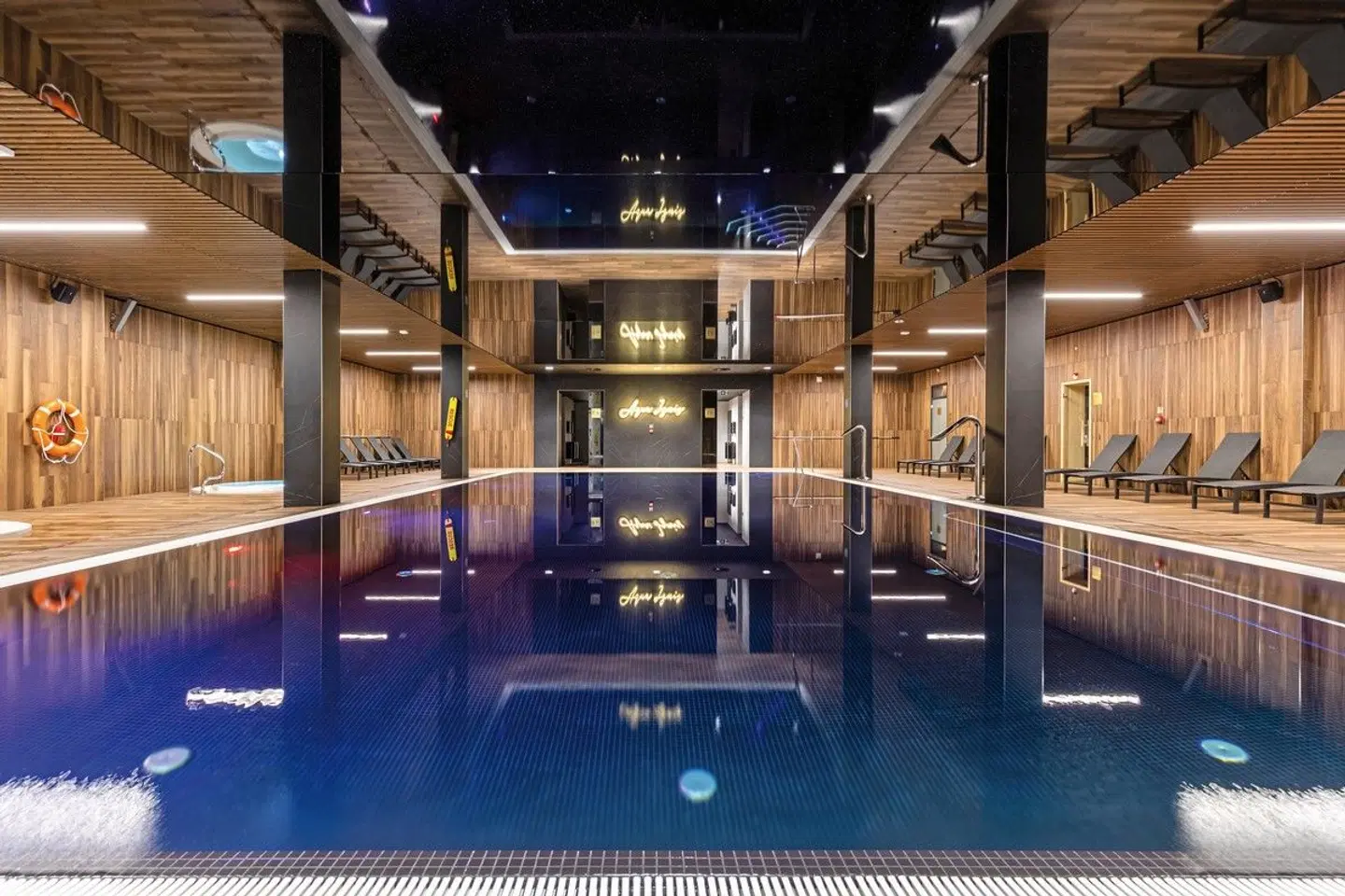 Elements Hotel & SPA Hallenbad