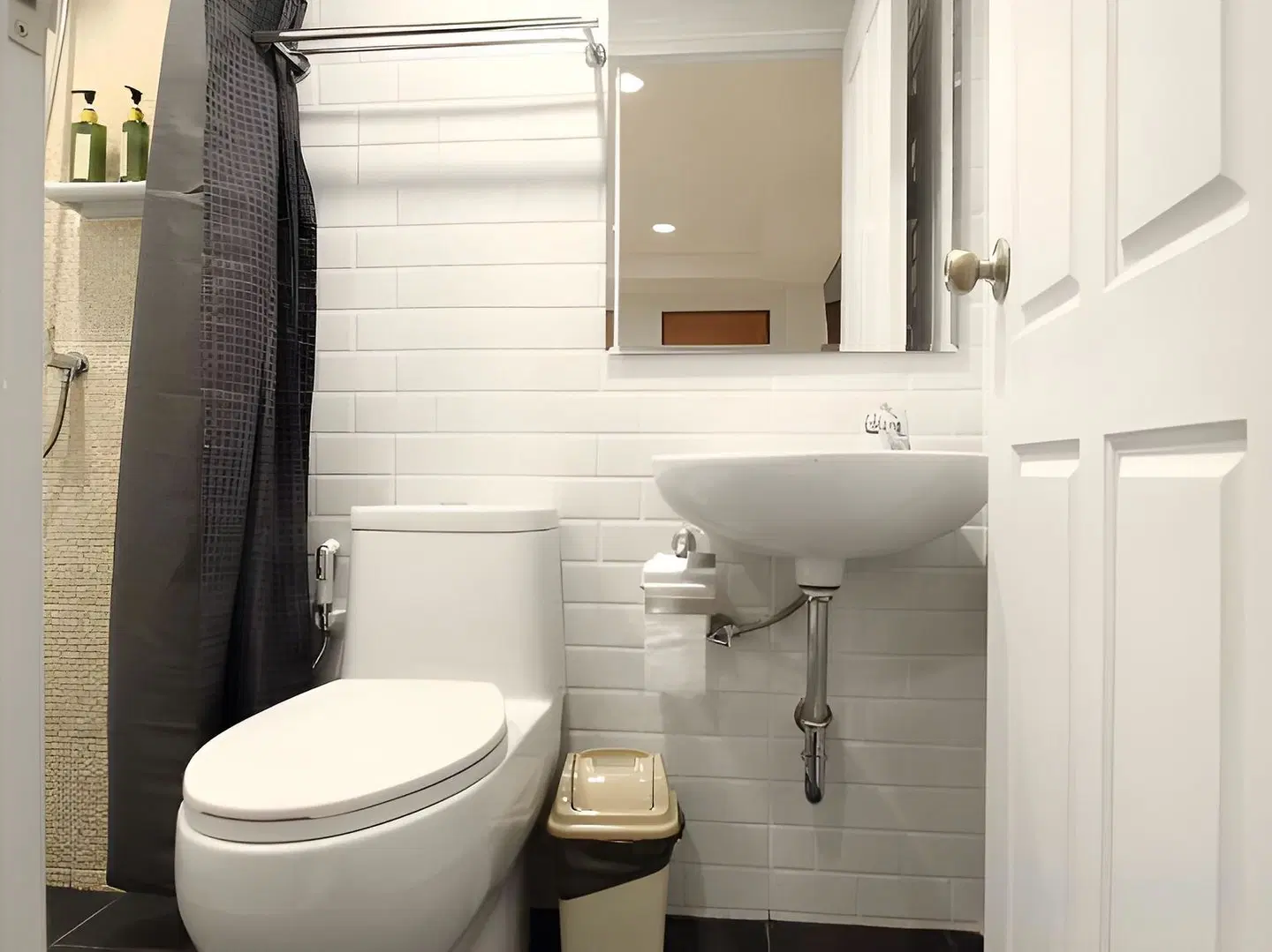 OYO 483 Pannee Hotel Khaosan Badezimmer