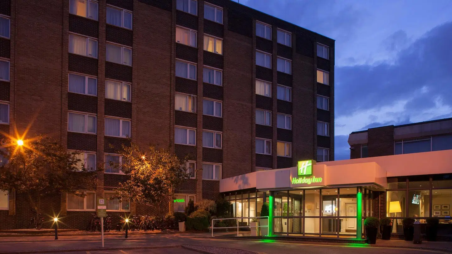 Holiday Inn Portsmouth EXTERIOR