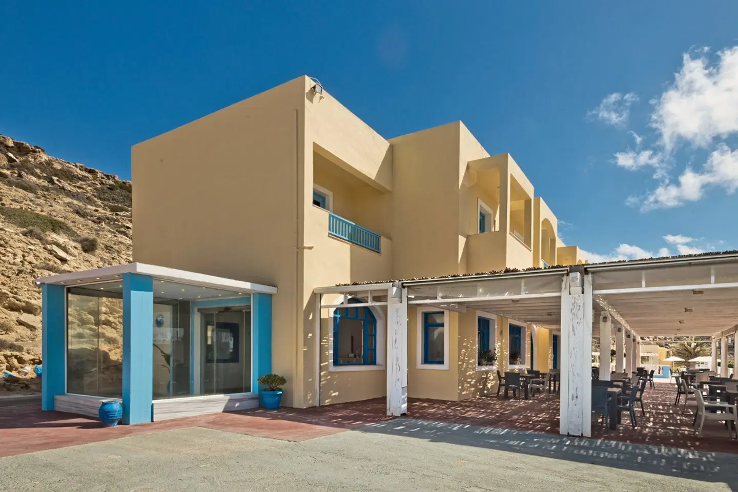 Sarris Hotel EXTERIOR