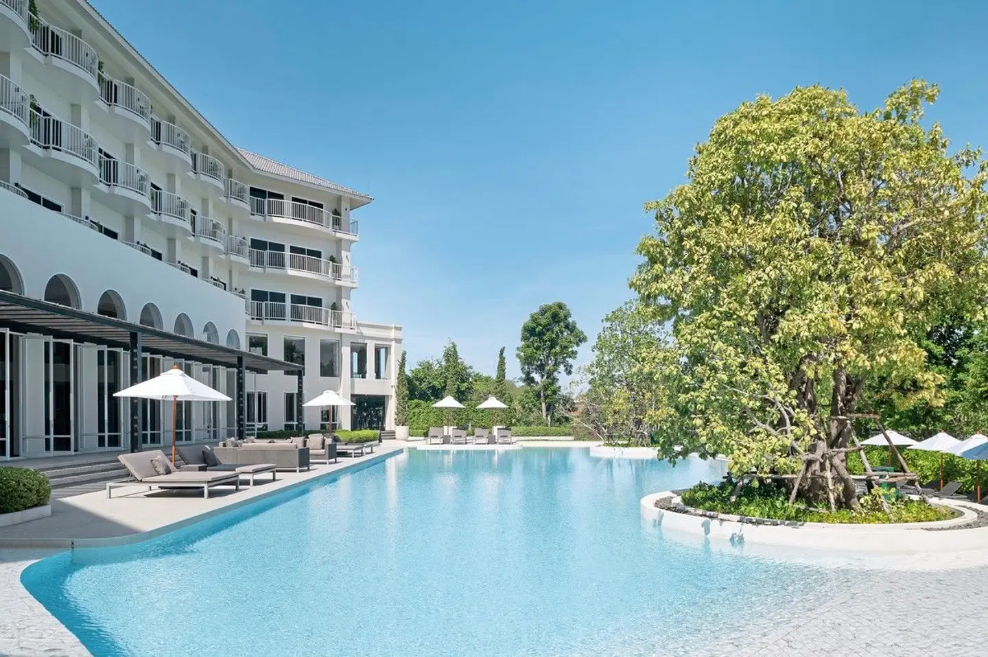 Cross Pattaya Pratamnak OUTDOOR_POOL