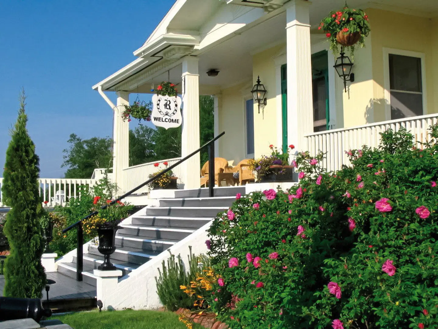 Rossmount Inn EXTERIOR