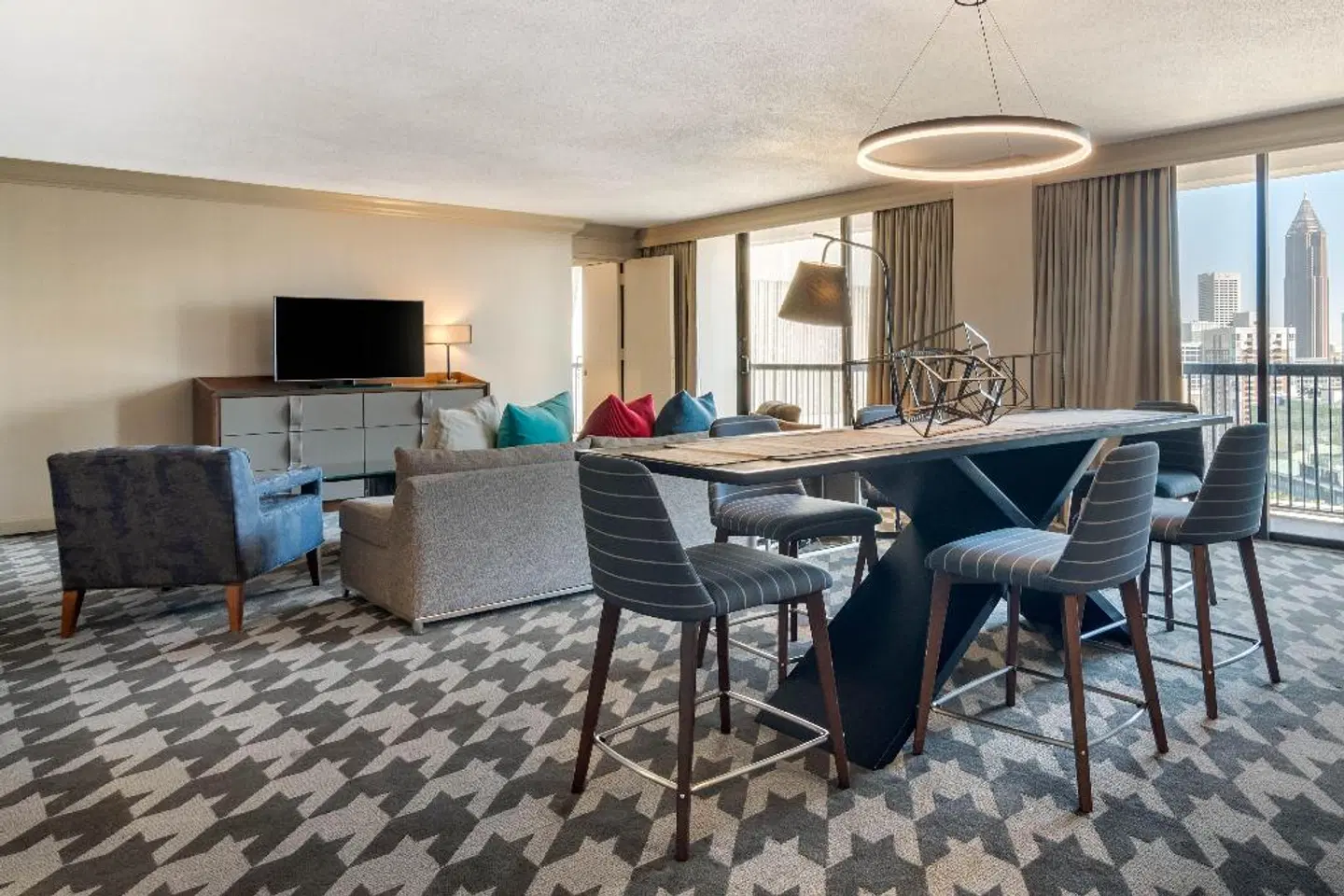 Omni Atlanta Hotel at CNN Center Bar