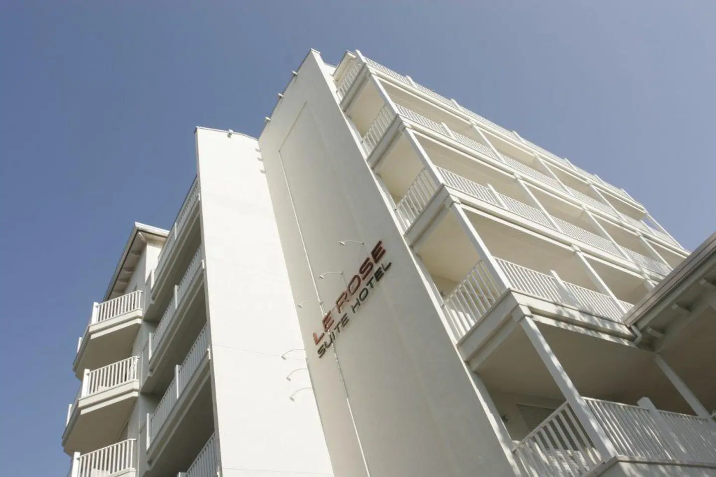 Le Rose Suite Hotel EXTERIOR