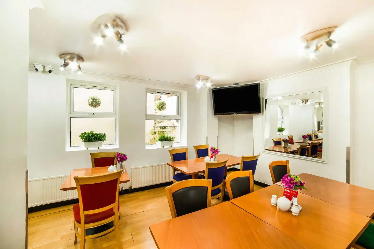 OYO Townhouse New England Victoria LOUNGE_LOBBY