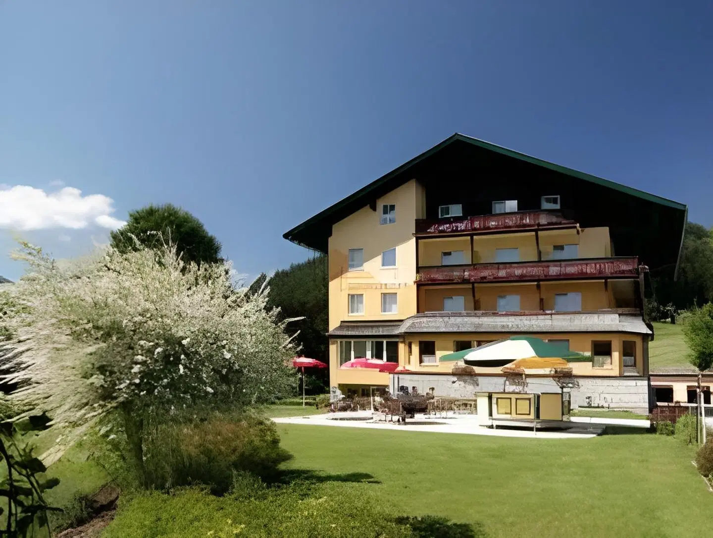SCHÖNIS-Landhotel EXTERIOR