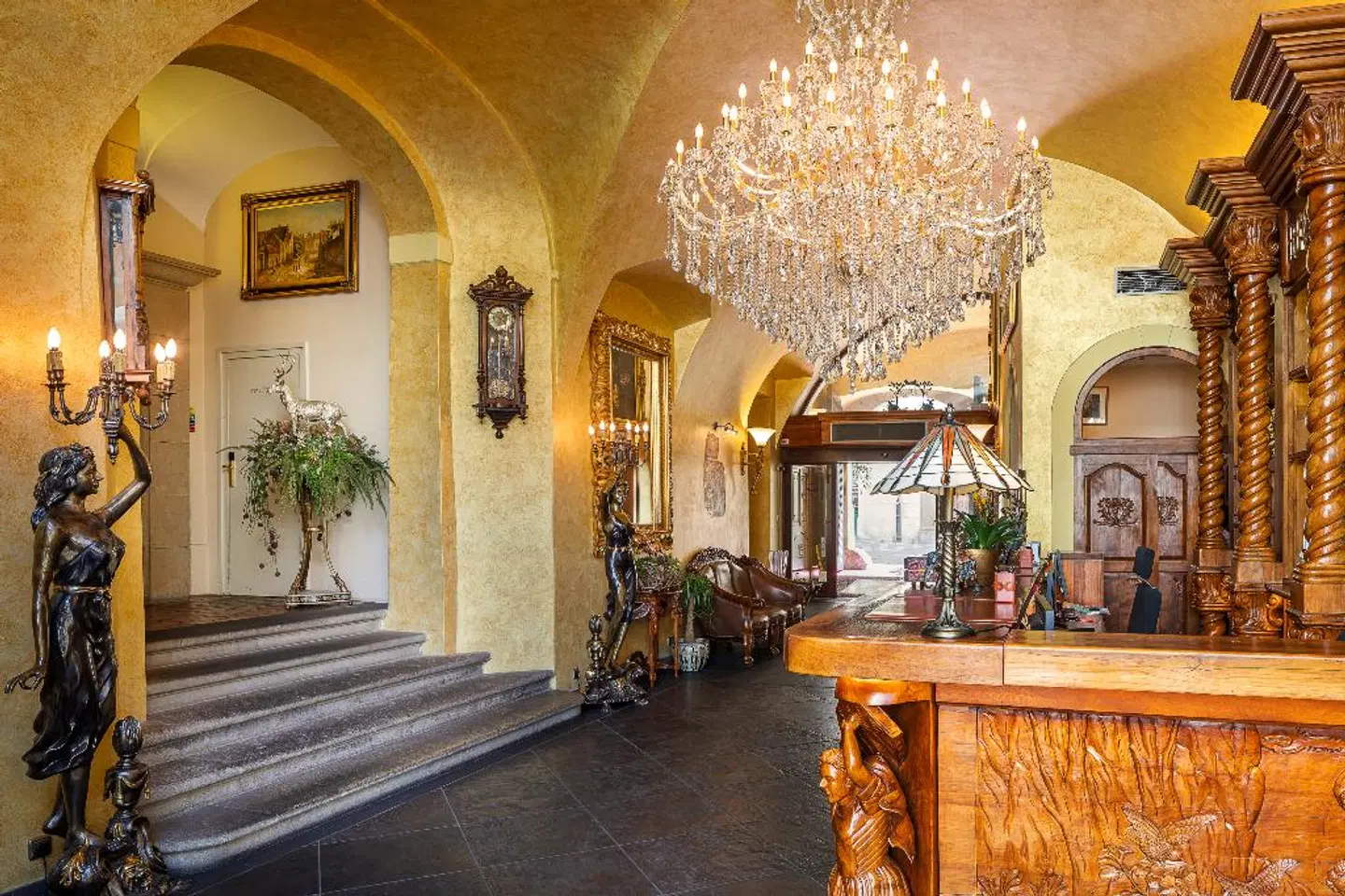 The Iron Gate Hotel & Suites LOUNGE_LOBBY
