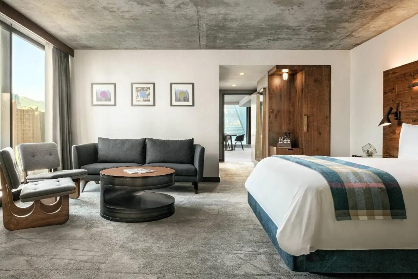 the DOUGLAS, Autograph Collection ROOM_EXAMPLE