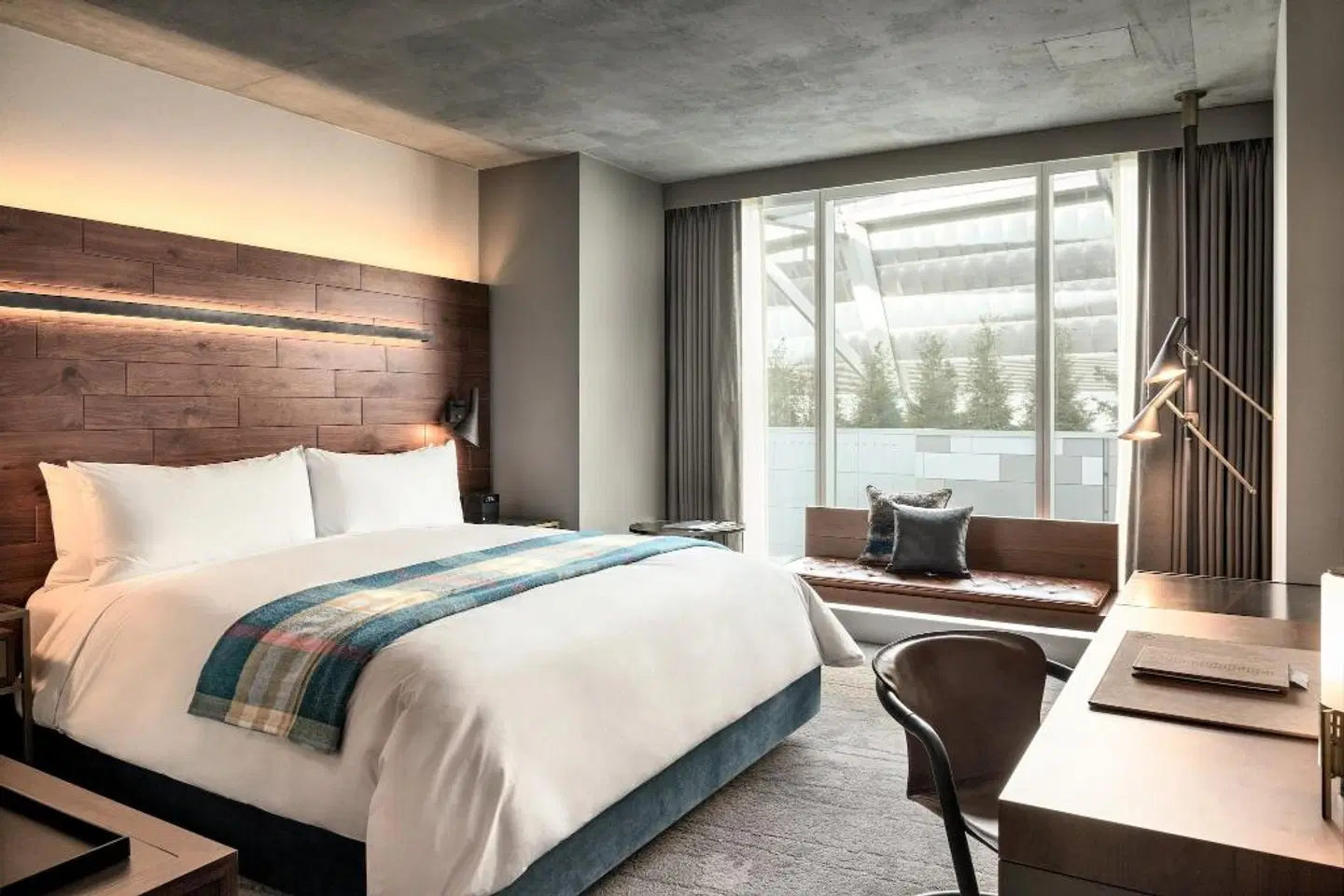 the DOUGLAS, Autograph Collection ROOM_EXAMPLE