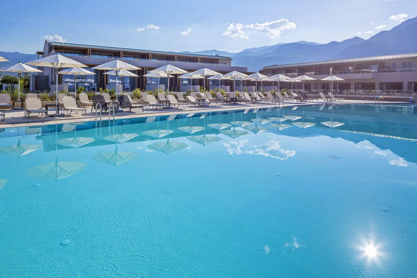 Horizon Blu OUTDOOR_POOL