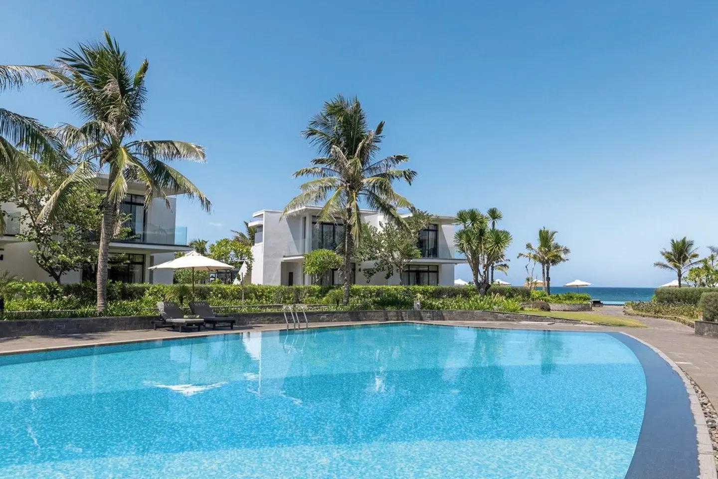 Melia Danang Beach Resort OUTDOOR_POOL