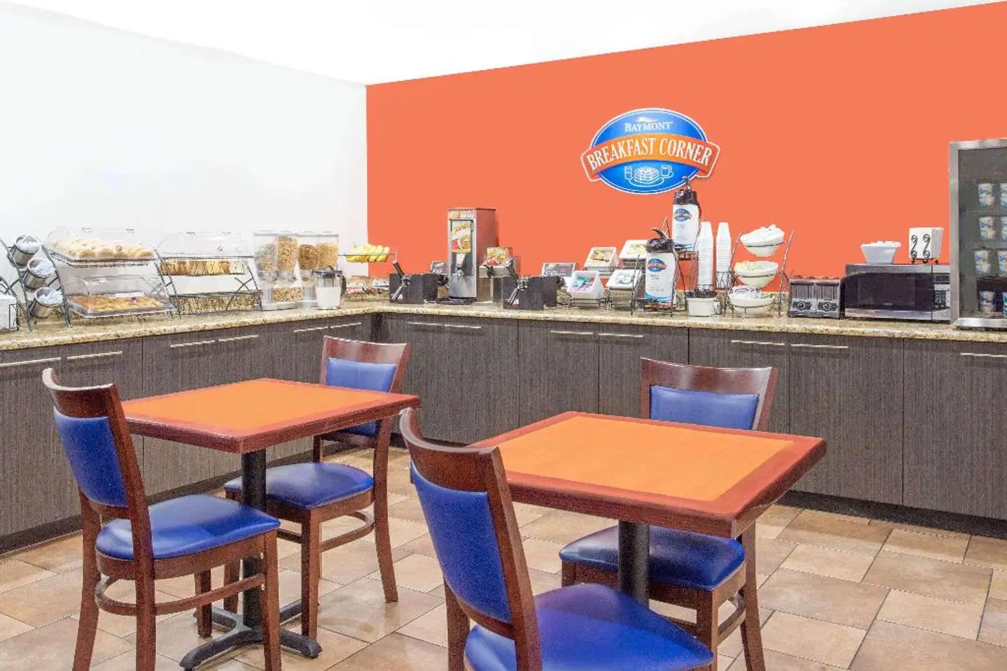 Baymont by Wyndham Green Bay Bar