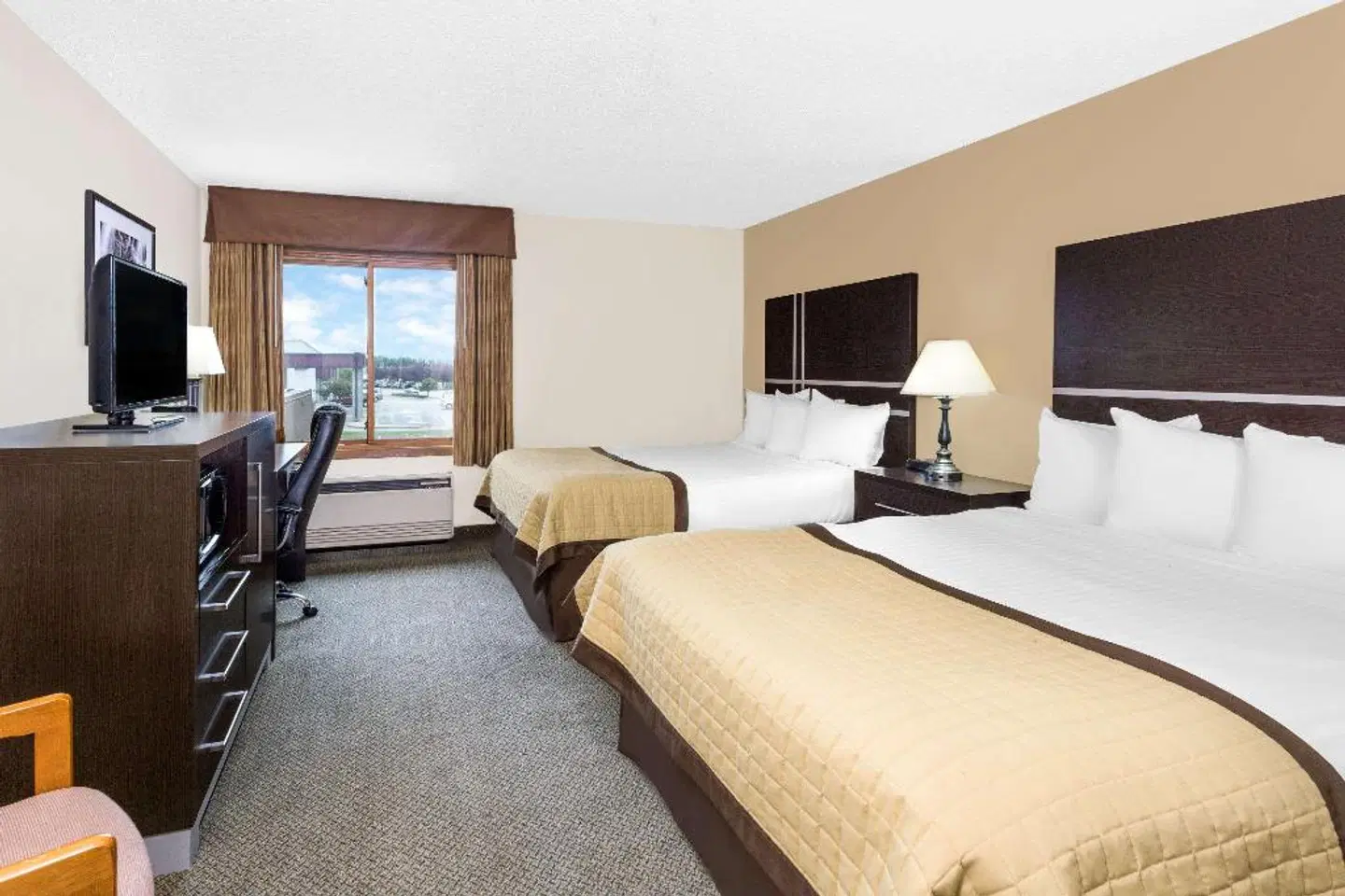 Baymont by Wyndham Green Bay ROOM_EXAMPLE