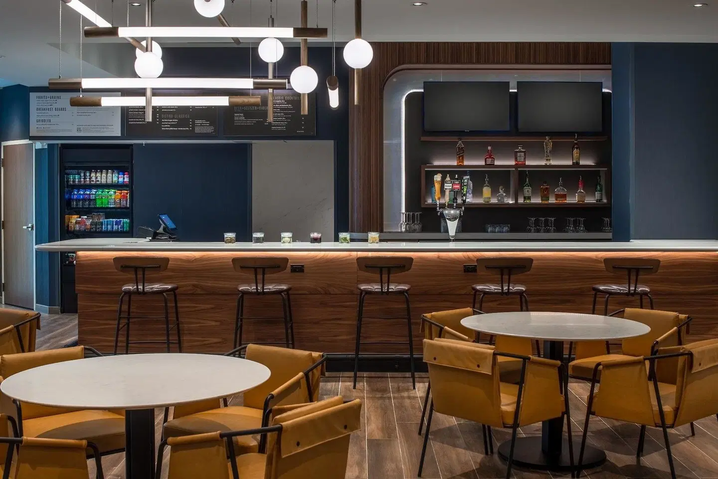 Courtyard by Marriott Olympia Bar