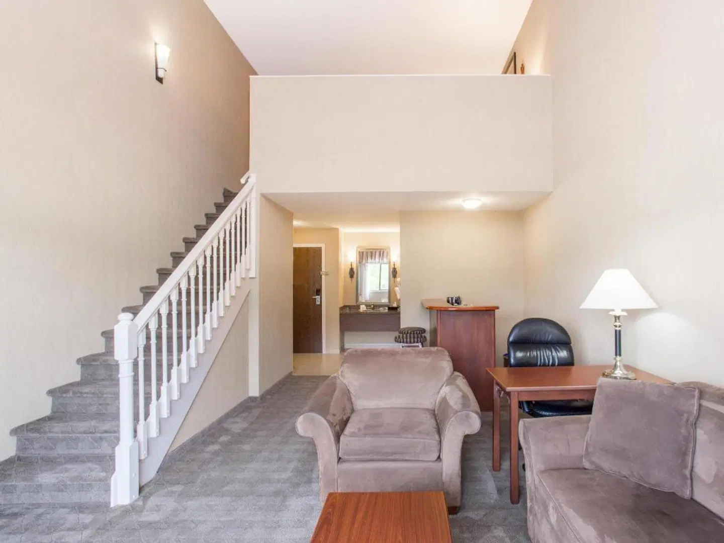 Ramada Hotel and Conference Centre Kelowna ROOM_EXAMPLE