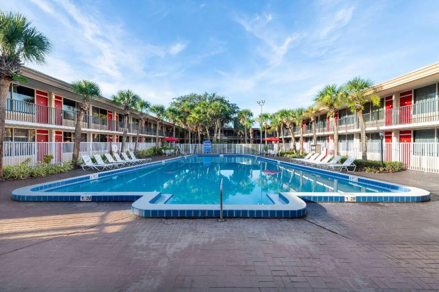 Ramada Gateway Hotel Kissimmee OUTDOOR_POOL