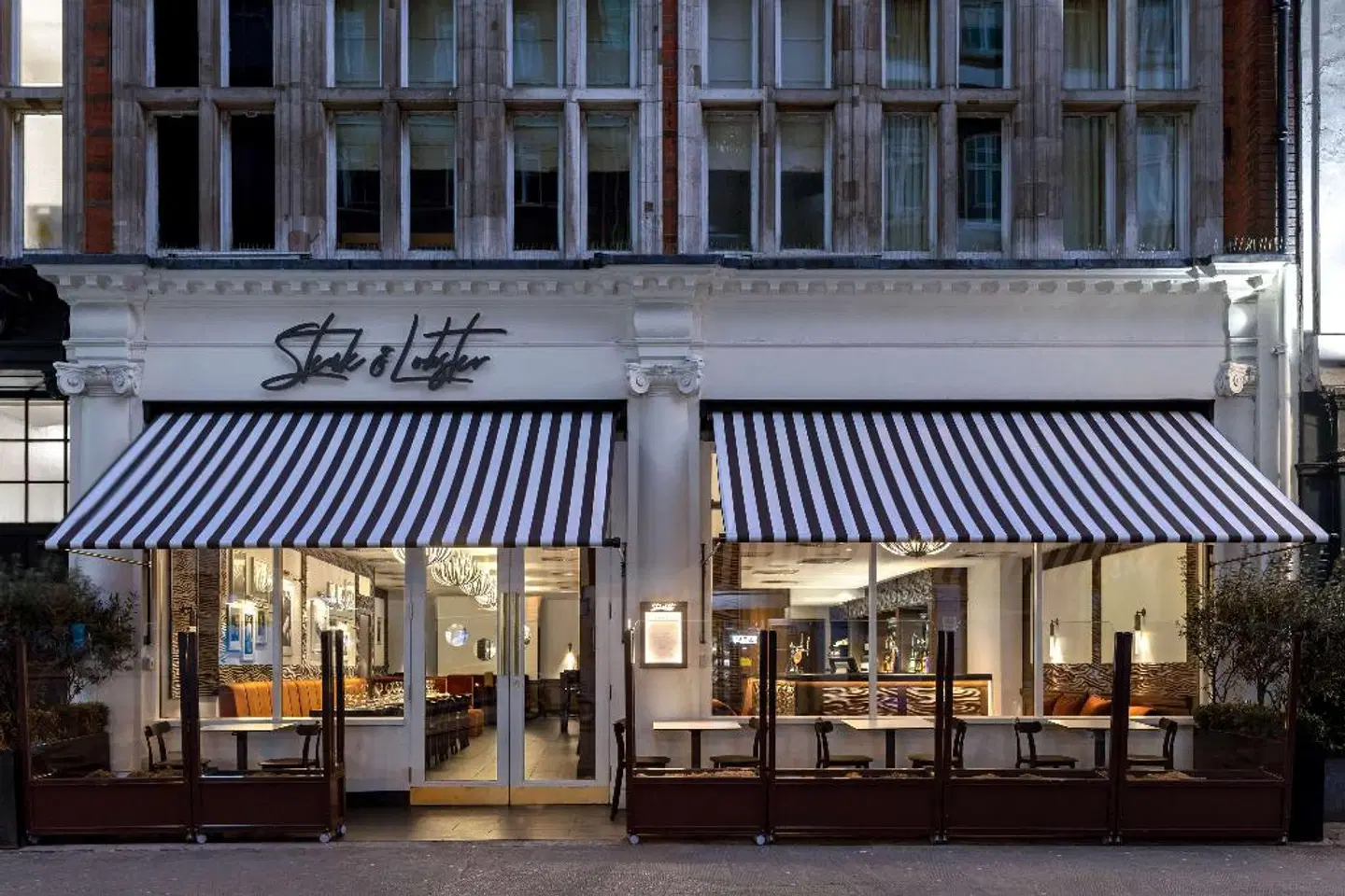 Radisson Blu Edwardian Grafton Hotel EXTERIOR