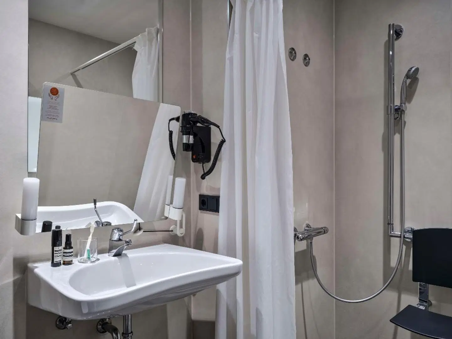 Motel One Frankfurt - Hauptbahnhof Badezimmer