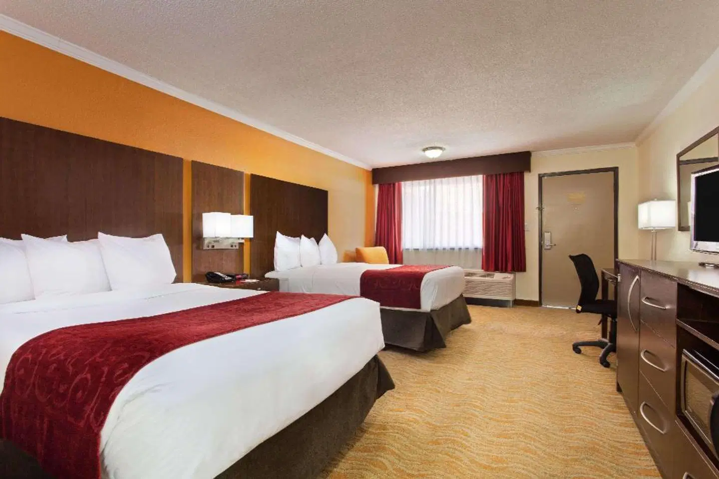 Ramada by Wyndham Tampa Airport Westshore ROOM_EXAMPLE