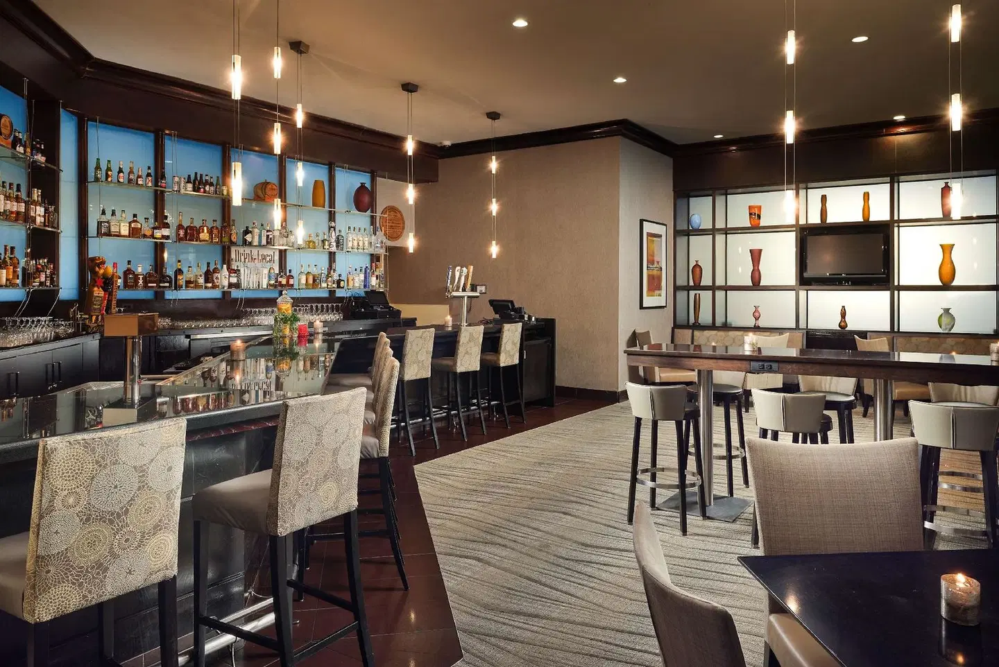 Hilton Rosemont Chicago O'Hare Bar