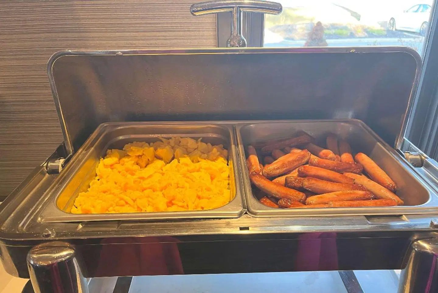 Ramada by Wyndham Ottawa On The Rideau Restaurant