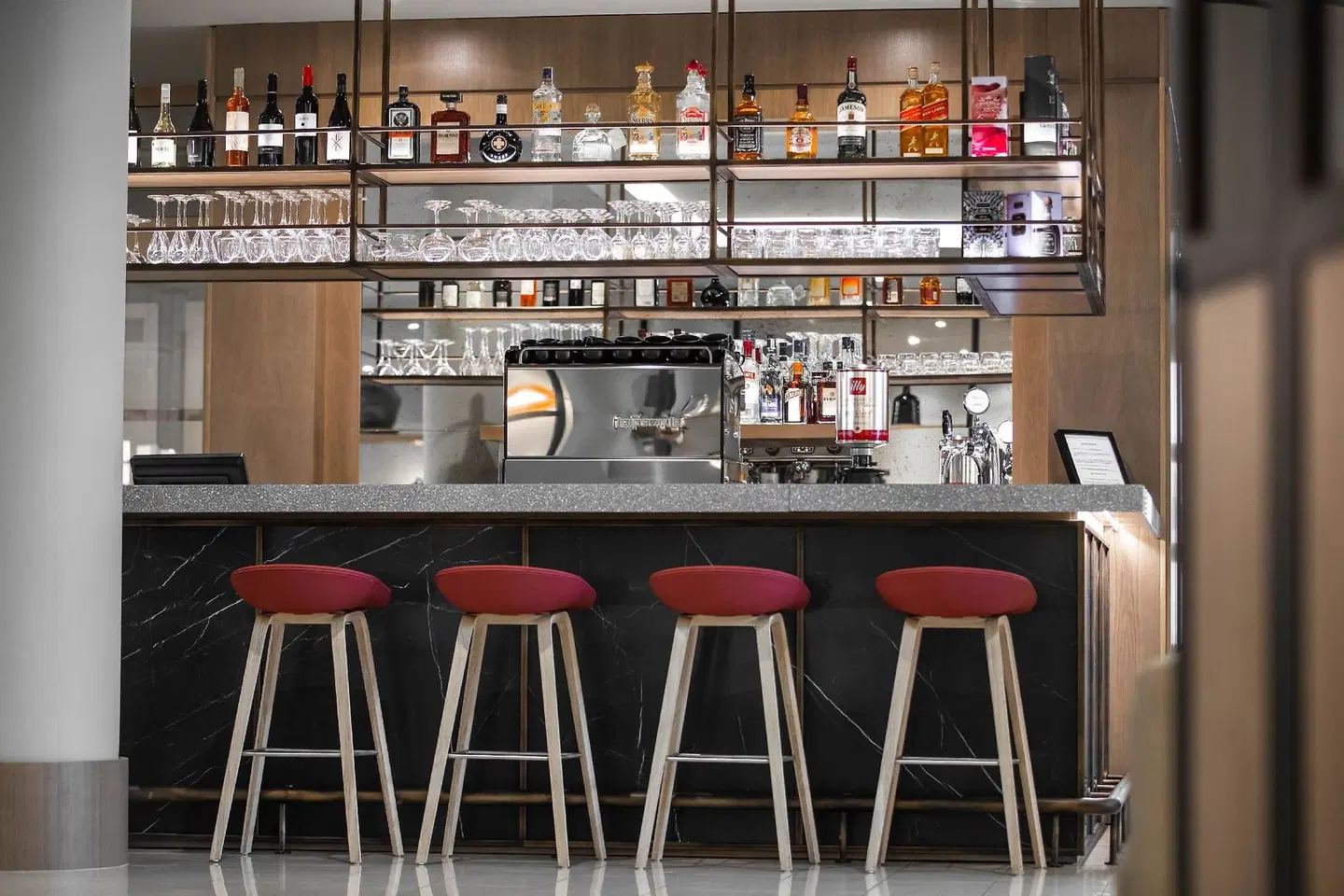 Adina Apartment Hotel Budapest Bar