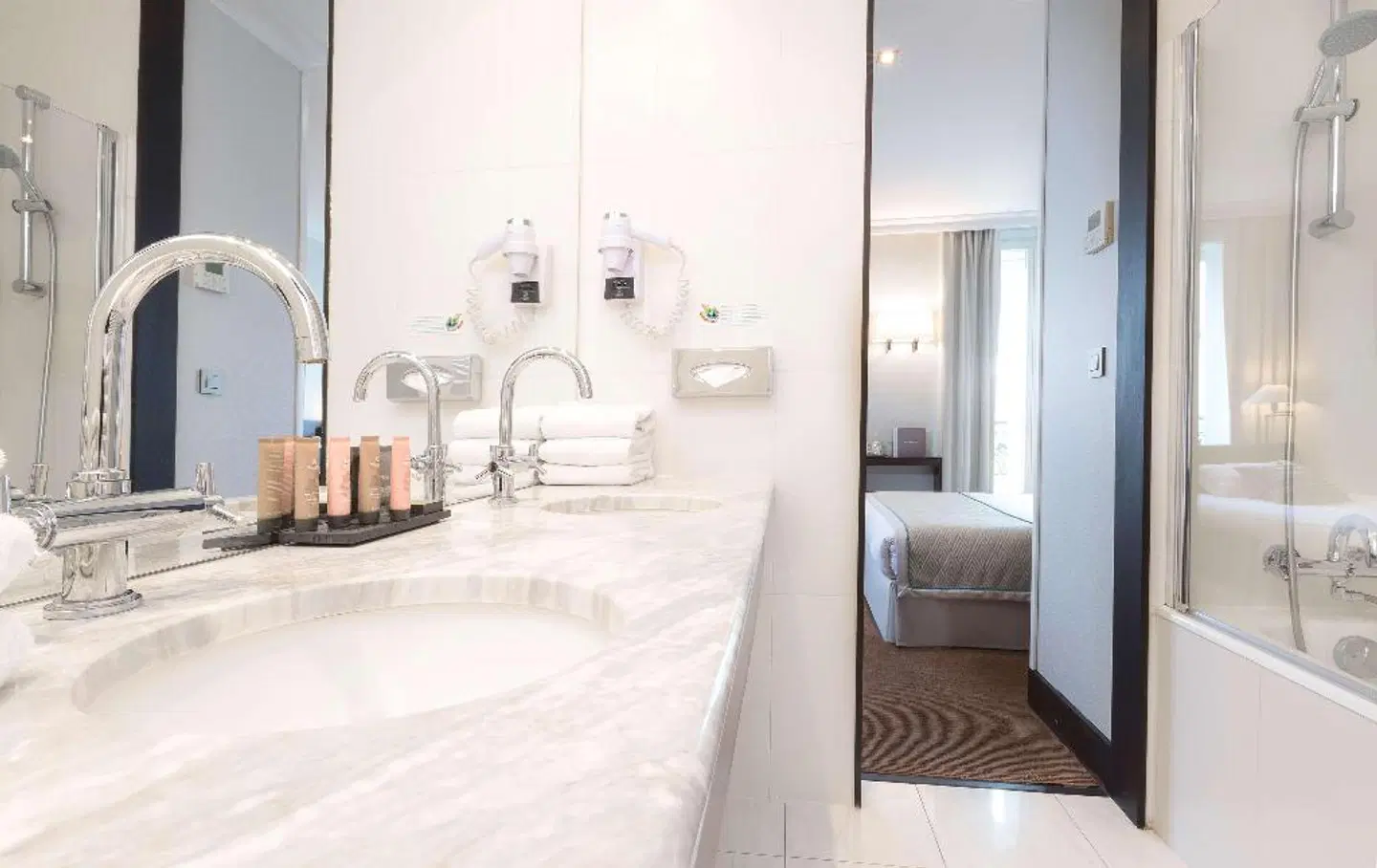 Hôtel Montfleuri Badezimmer