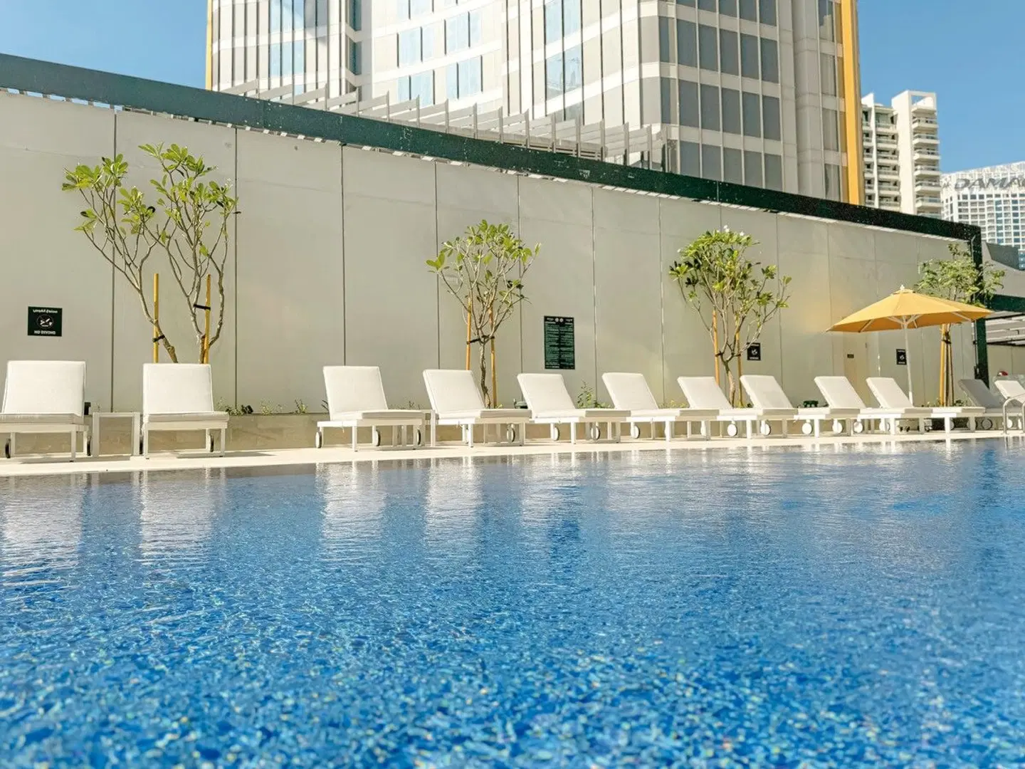 Holiday Inn Dubai Business Bay OUTDOOR_POOL