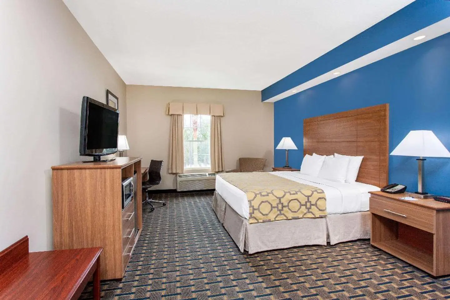 Baymont by Wyndham Jacksonville/Butler Blvd ROOM_EXAMPLE
