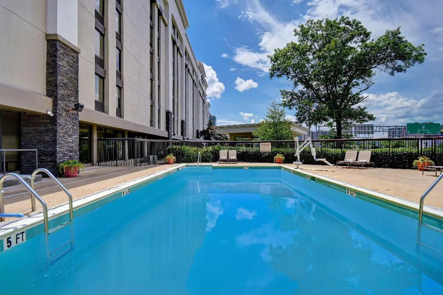 Hampton Inn & Suites Alexandria Old Town Area South OUTDOOR_POOL