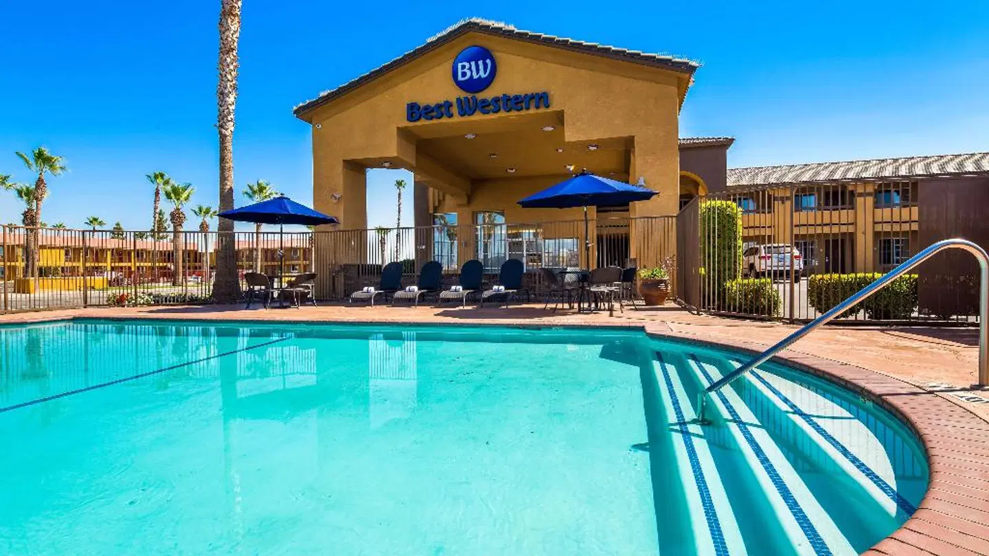 Best Western Heritage Inn OUTDOOR_POOL