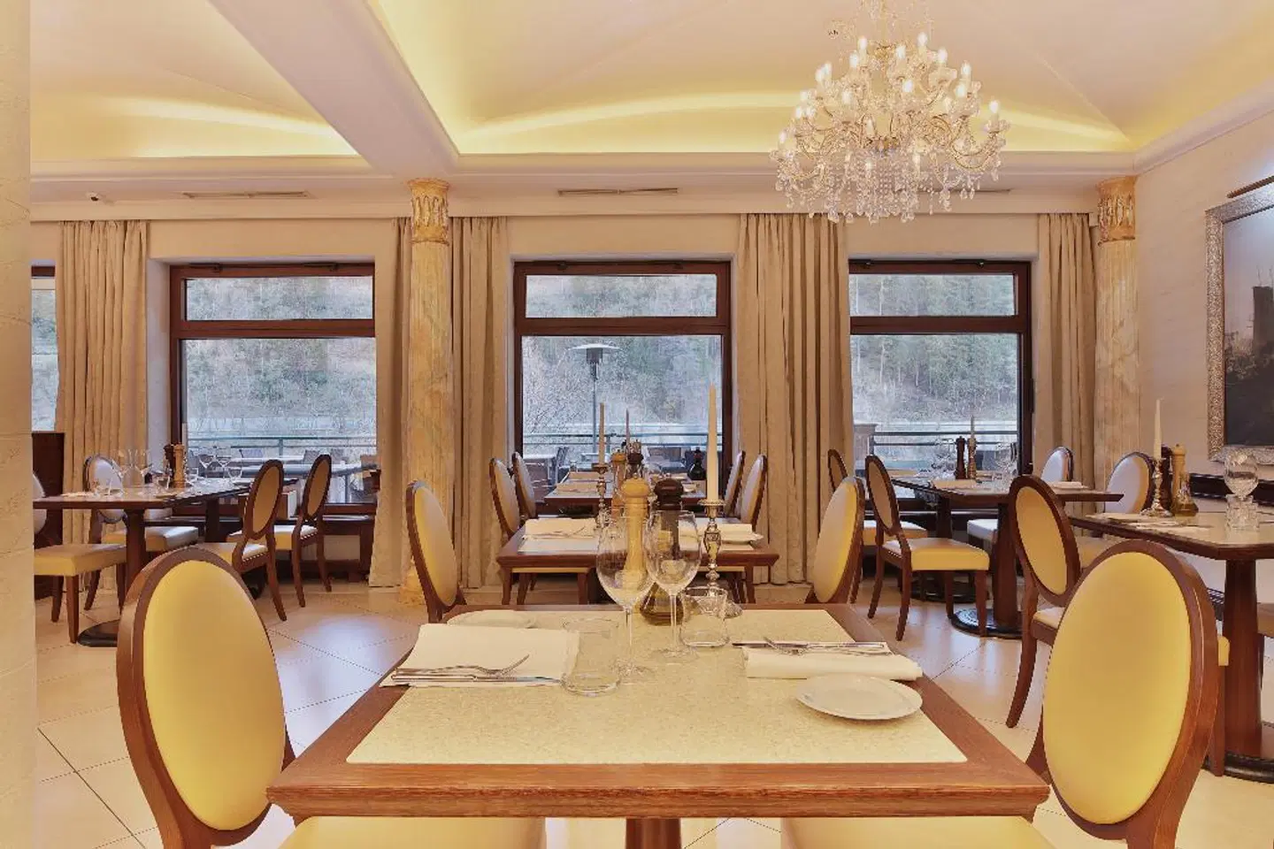 Luxury Wellness Resort Retro Riverside Restaurant