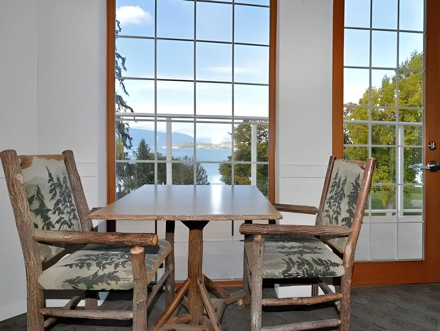 Lakeside Lodge and Suites LOUNGE_LOBBY