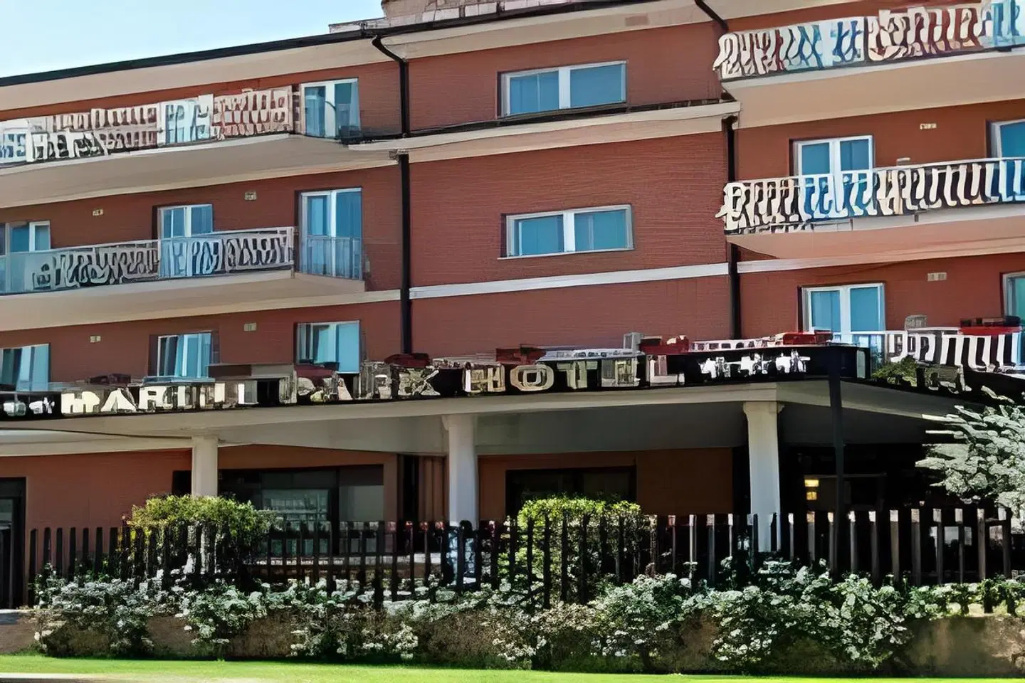 Marini Park Hotel EXTERIOR