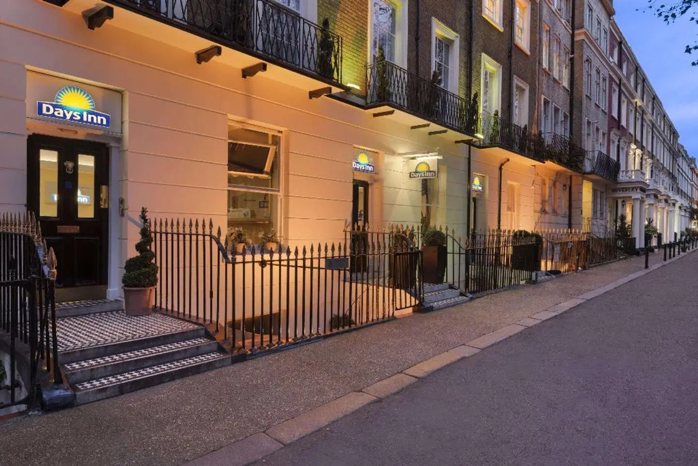 Days Inn by Wyndham London Hyde Park LOUNGE_LOBBY