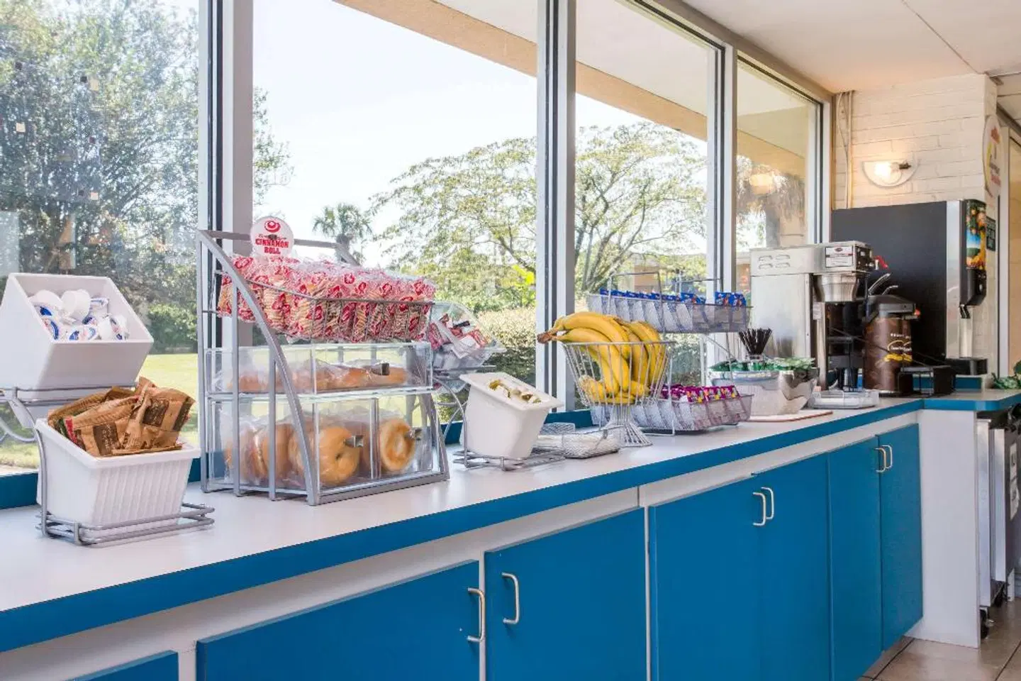 Super 8 by Wyndham Ocala I-75 Bar