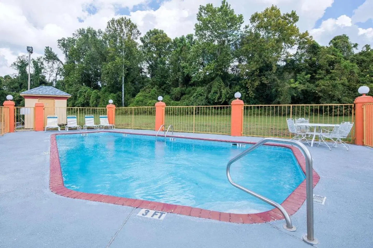 Howard Johnson by Wyndham Vicksburg OUTDOOR_POOL