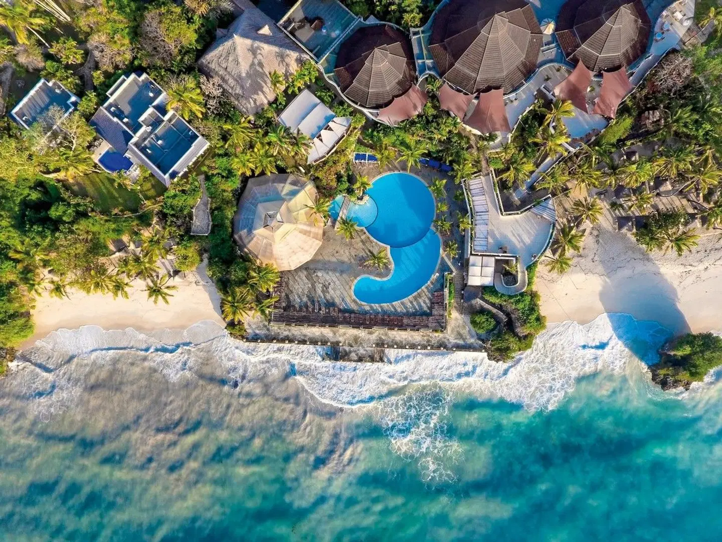 Leopard Beach Resort & Spa OUTDOOR_POOL