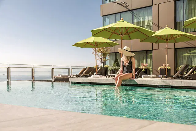 Four Seasons Hotel Seattle OUTDOOR_POOL