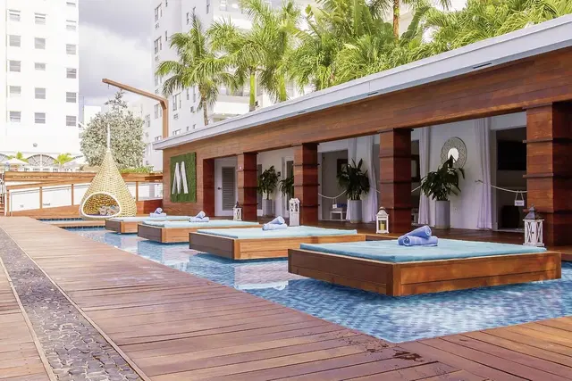 Marseilles Hotel EXTERIOR