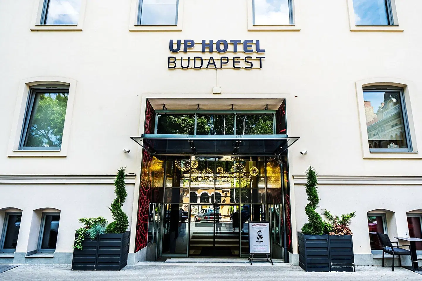 Up Hotel Budapest EXTERIOR