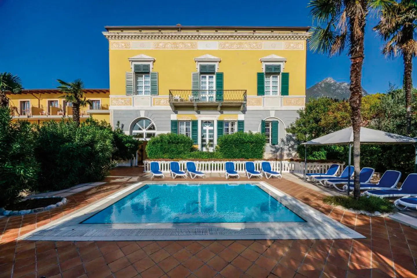 Hotel Regina Del Garda Suite EXTERIOR