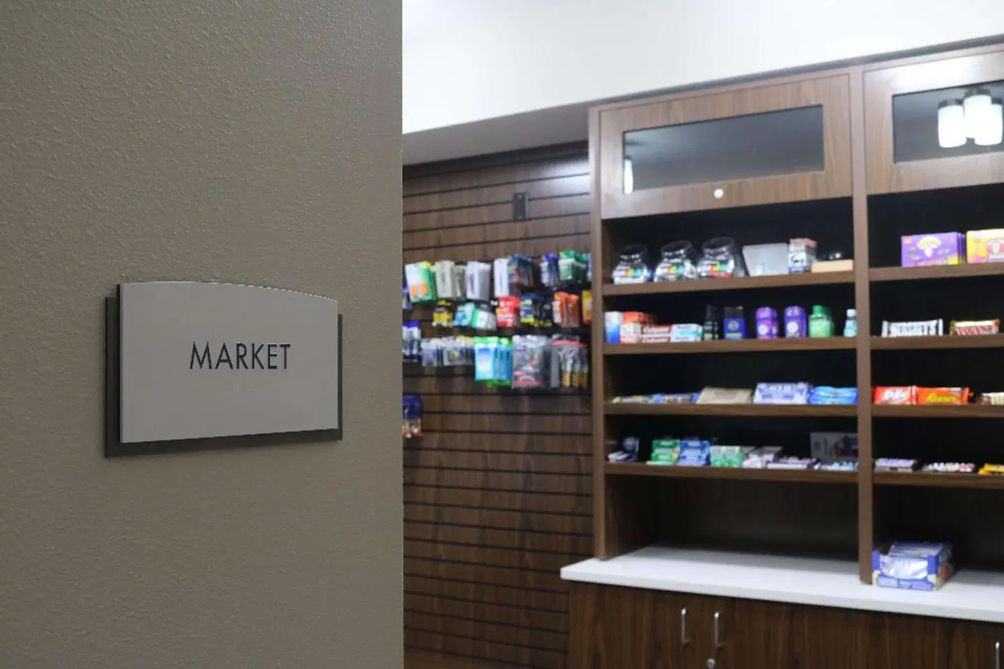 Holiday Inn Express Portland Airport Bar