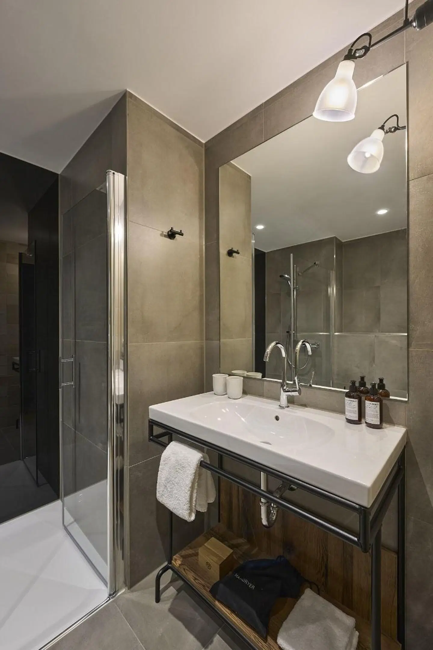 FREIgeist Homes - Serviced Apartments Badezimmer