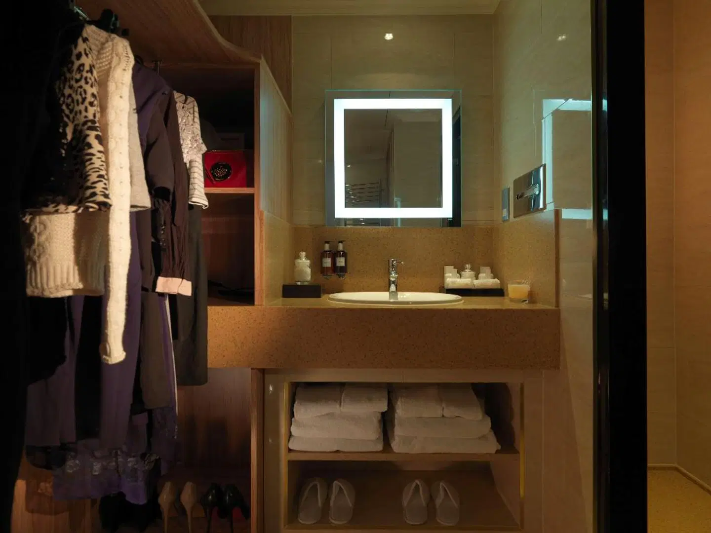 Radisson Blu Edwardian Berkshire Hotel ROOM_EXAMPLE