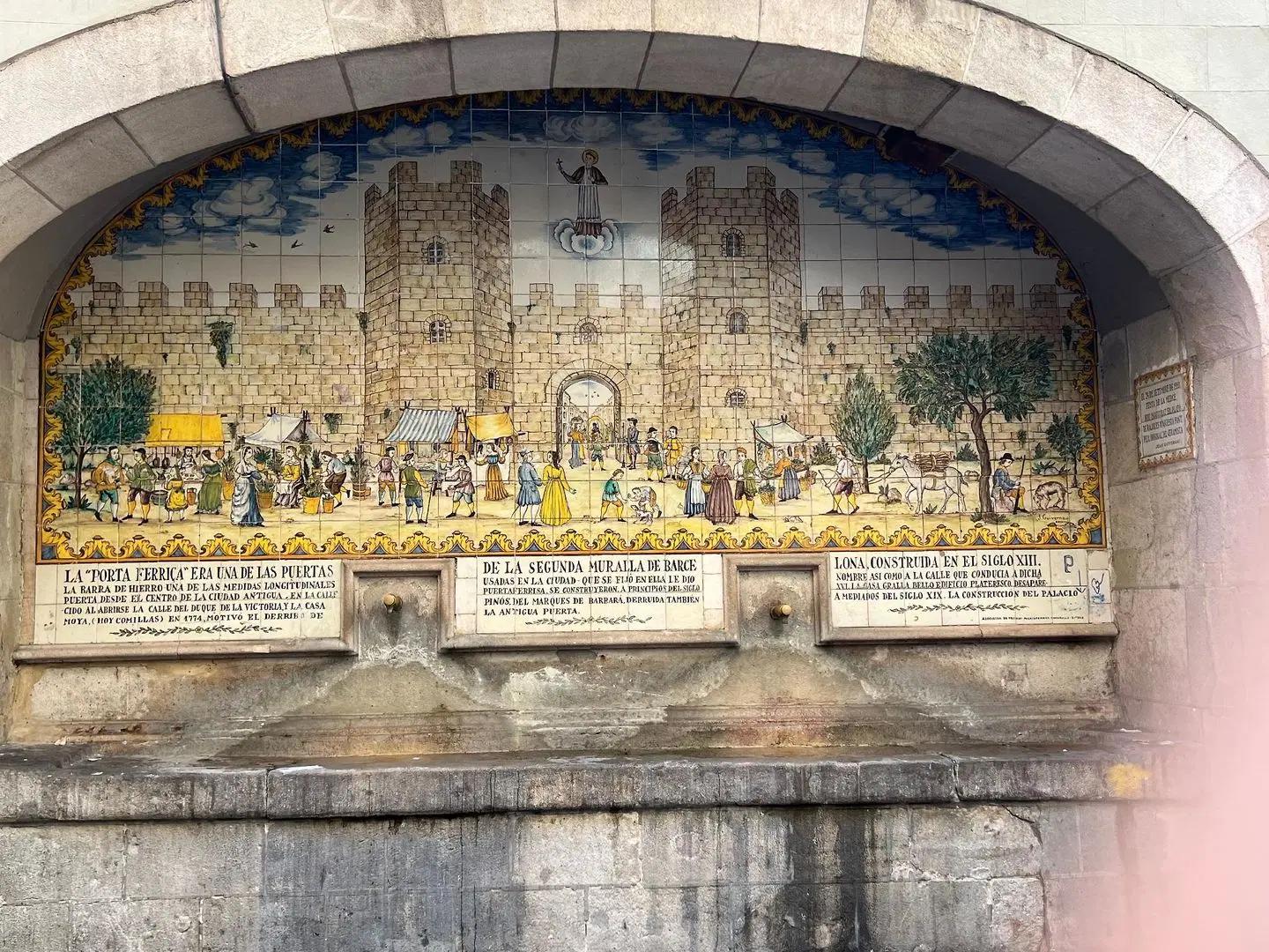 THE MO HOUSE GOTIC LOUNGE_LOBBY