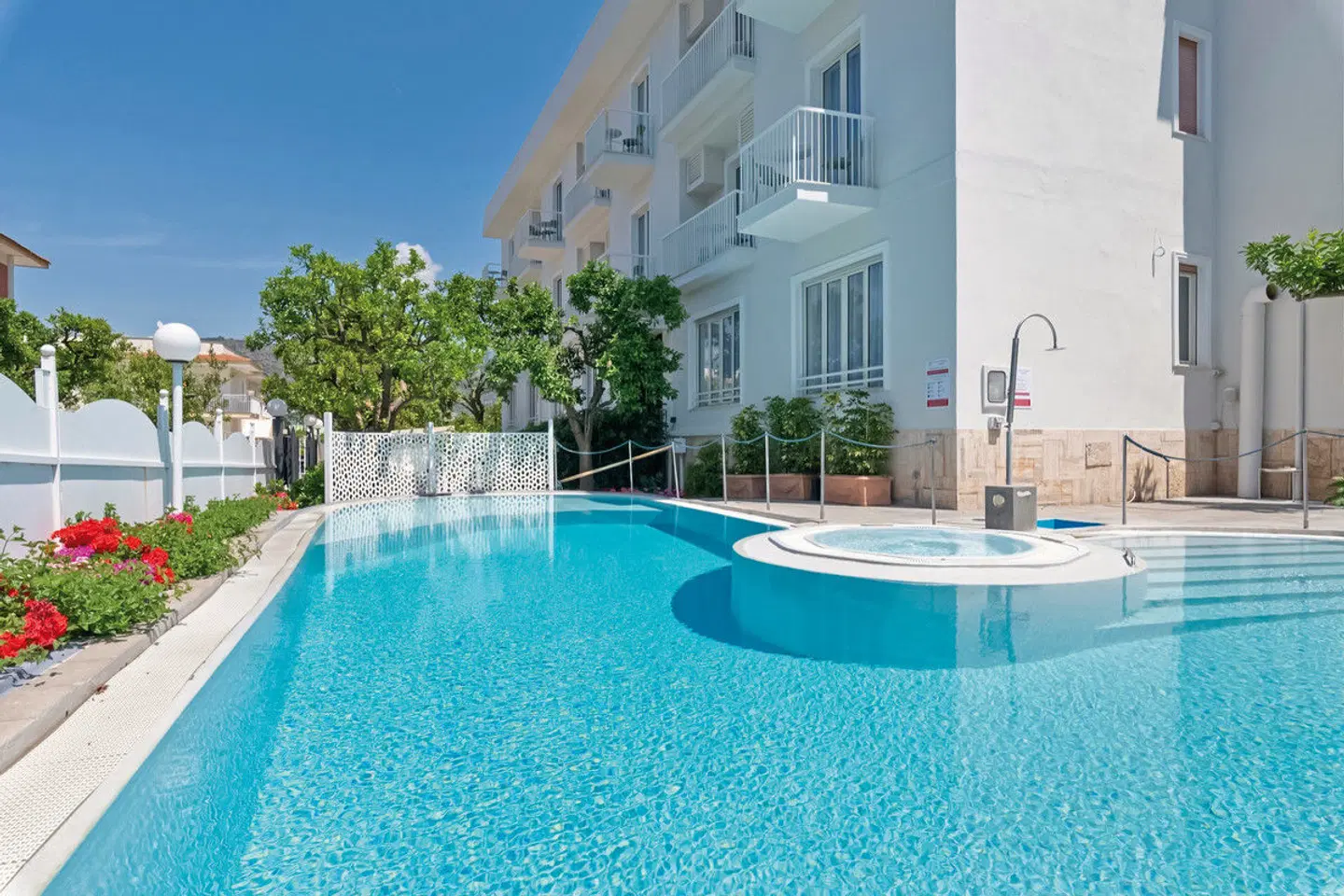 La Pergola OUTDOOR_POOL