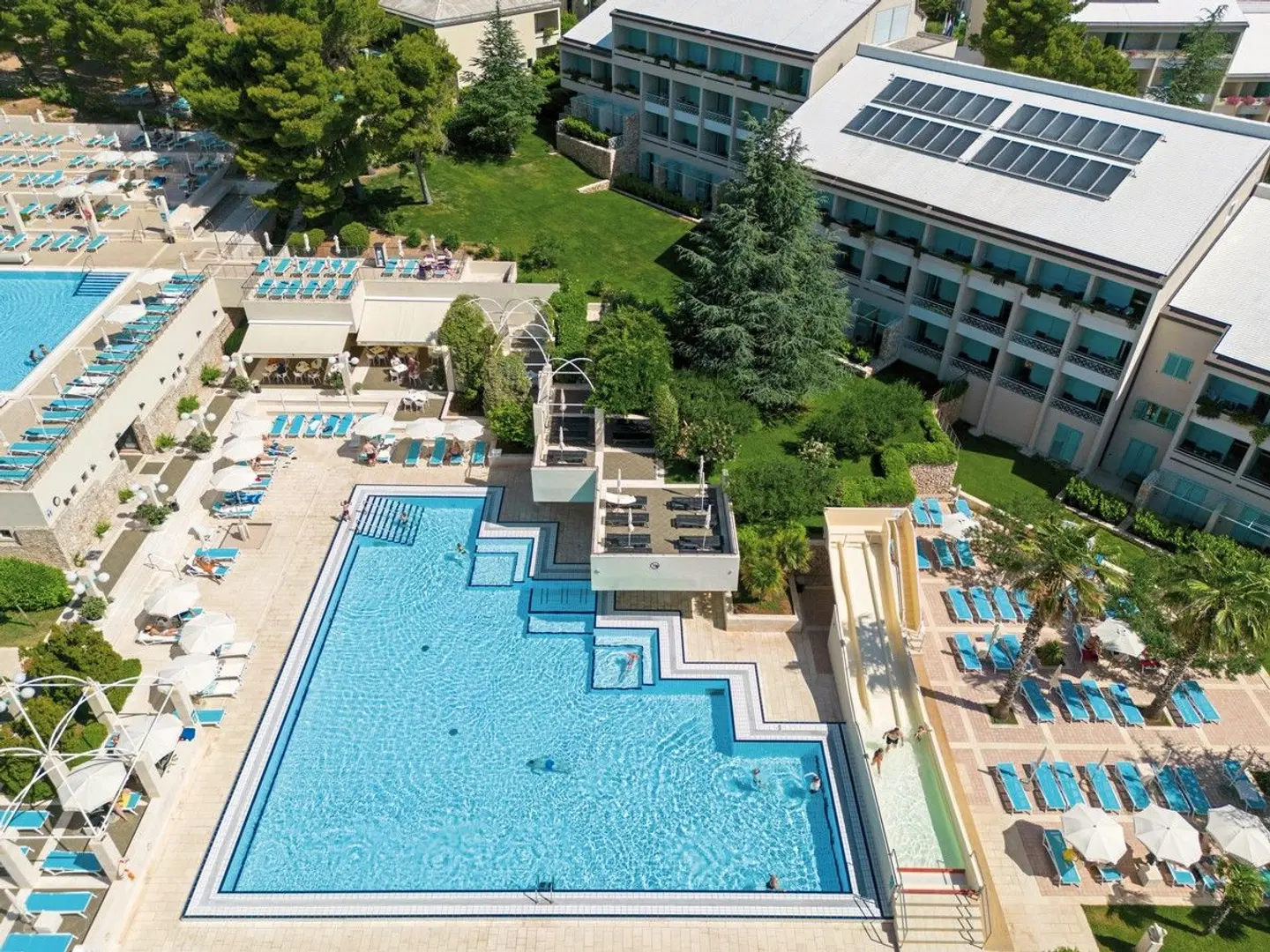 Bretanide Sport & Wellness Resort OUTDOOR_POOL