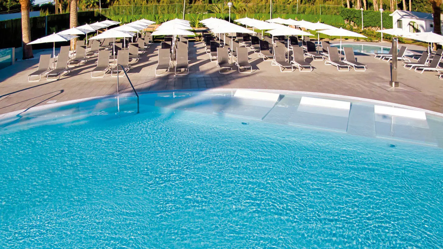 Canary Garden Club OUTDOOR_POOL